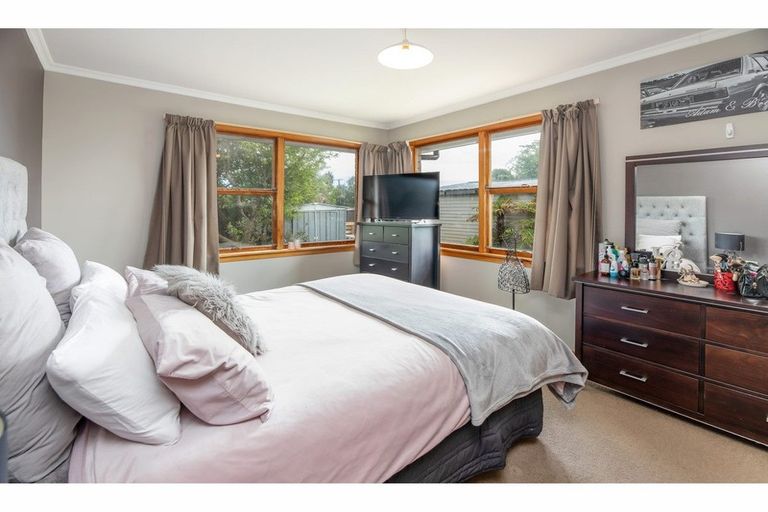 Photo of property in 32 Horton Place, Avondale, Christchurch, 8061