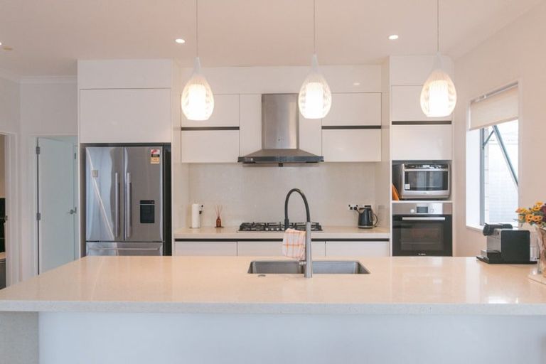 Photo of property in 69 Bordeaux Parade, Te Atatu South, Auckland, 0610