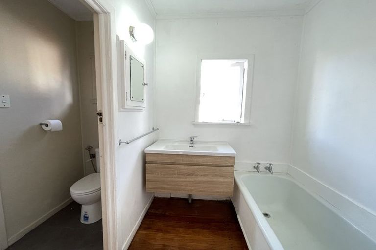 Photo of property in 89 Forrest Hill Road, Milford, Auckland, 0620