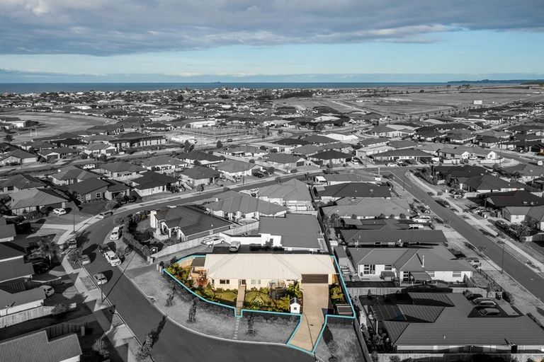 Photo of property in 19 Cupples Street, Papamoa Beach, Papamoa, 3118