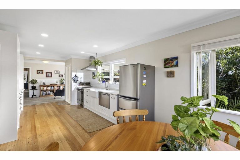 Photo of property in 941 Beach Road, Torbay, Auckland, 0630