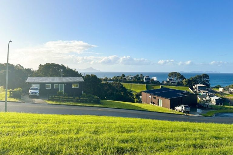 Photo of property in 12 Starlight Place, Langs Beach, 0582