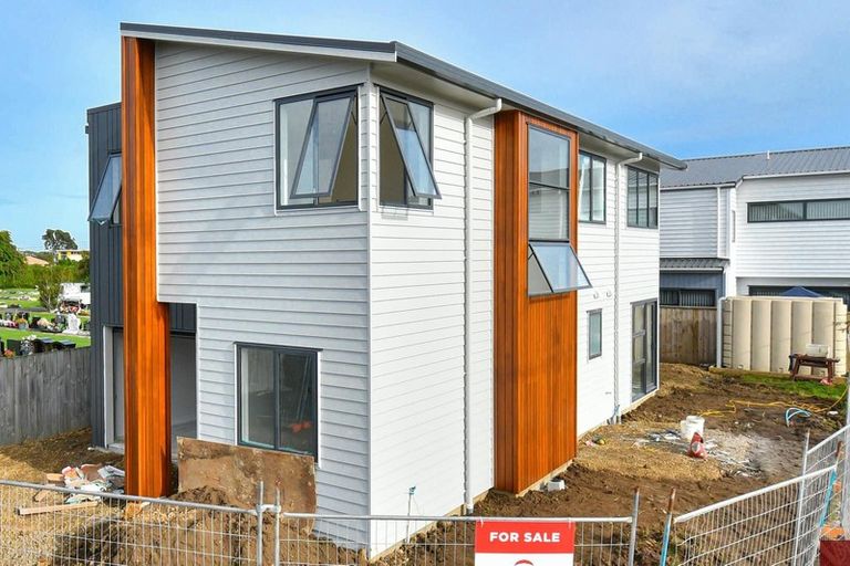 Photo of property in 39 Tapuwae Way, Mangere Bridge, Auckland, 2022
