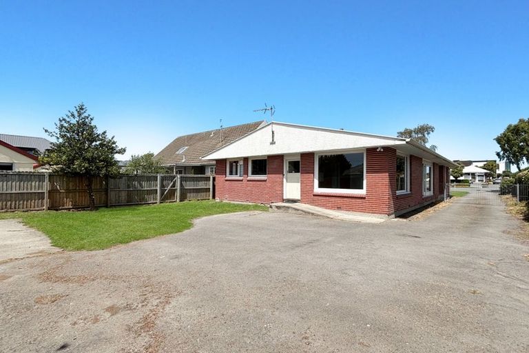 Photo of property in 416 Memorial Avenue, Burnside, Christchurch, 8053