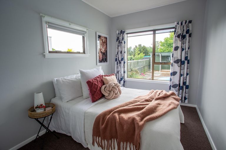 Photo of property in 4 Mckenzie Terrace, Carterton, 5713