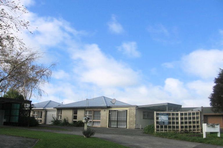 Photo of property in 14 Westmere Place, Takaro, Palmerston North, 4412