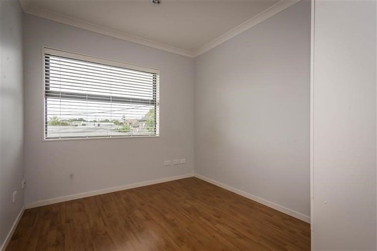 Photo of property in 1 Harding Avenue, Te Atatu South, Auckland, 0610