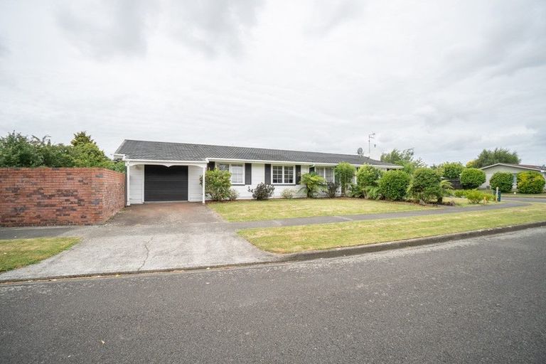 Photo of property in 1 Rakino Place, Awapuni, Palmerston North, 4412