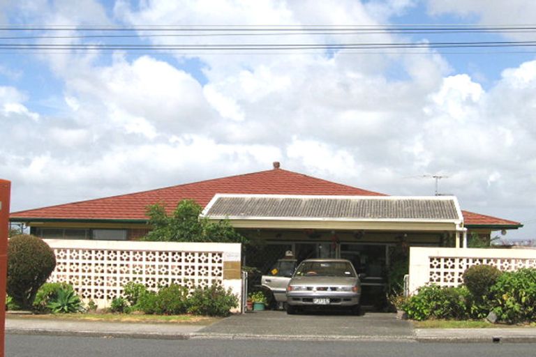 Photo of property in 2/11 Castor Bay Road, Castor Bay, Auckland, 0620