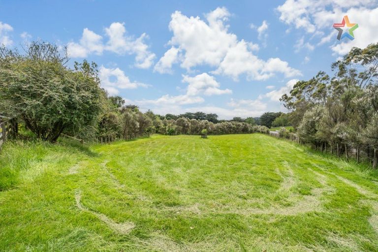 Photo of property in 60 Kakariki Way, Whitemans Valley, Upper Hutt, 5371