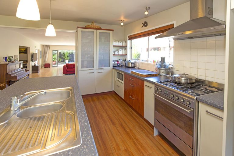 Photo of property in 16 Glengarry Avenue, Manly, Whangaparaoa, 0930