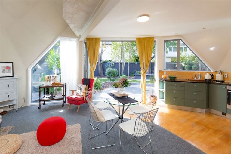 Photo of property in 2/280 Memorial Avenue, Burnside, Christchurch, 8053