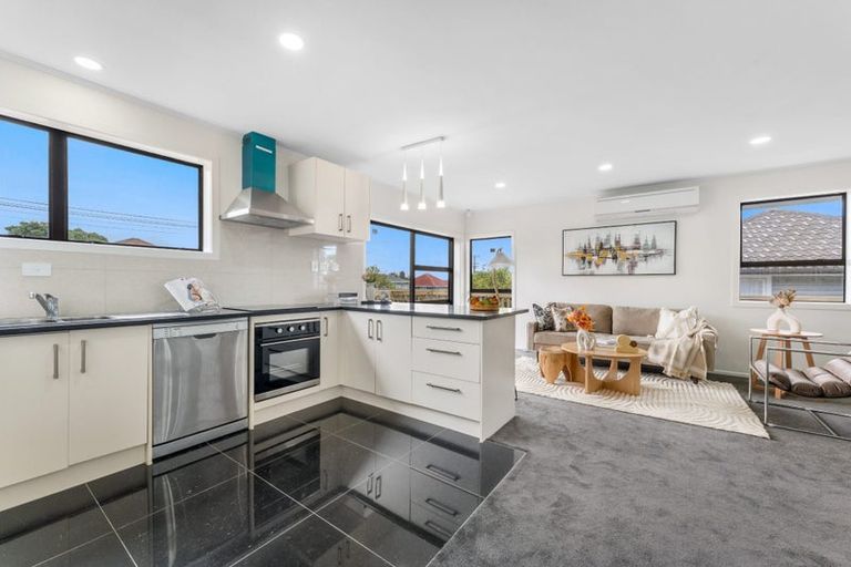 Photo of property in 36 Barrys Road, Glendene, Auckland, 0602