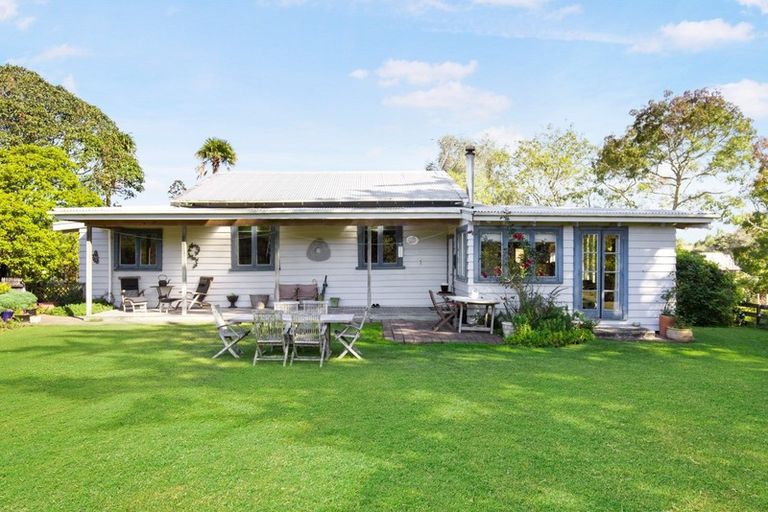 Photo of property in 130 Kimpton Road, Brookby, Manurewa, 2576
