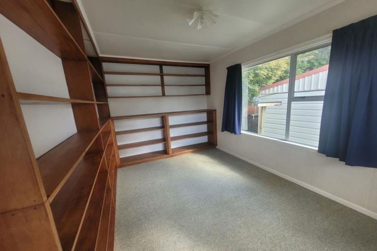 Photo of property in 39 Tarahua Road, Vogeltown, New Plymouth, 4310