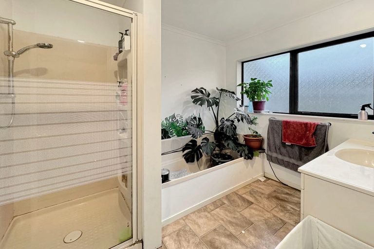 Photo of property in 34 Greenwood Place, Fitzherbert, Palmerston North, 4410