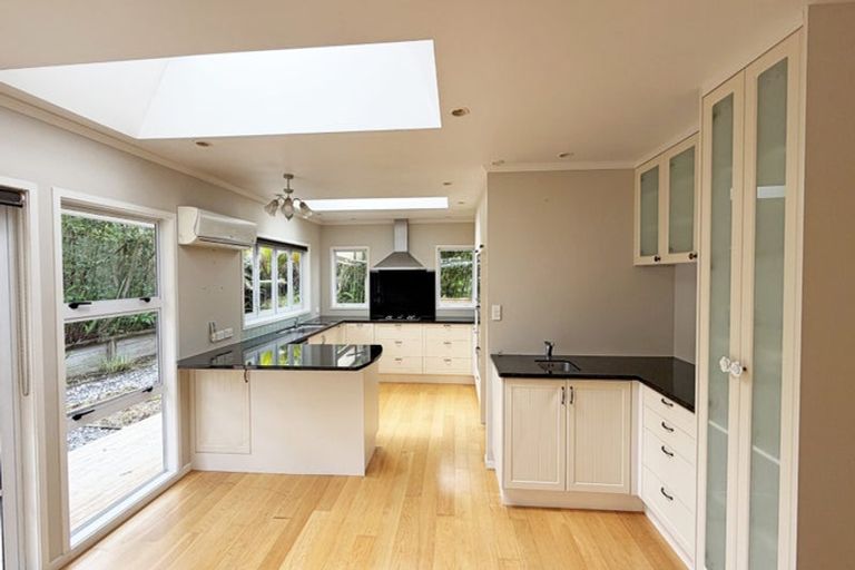 Photo of property in 50 Balmain Road, Chatswood, Auckland, 0626