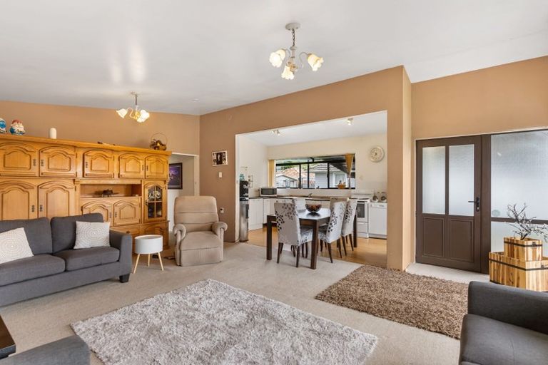 Photo of property in 114 Coronation Road, Mangere Bridge, Auckland, 2022