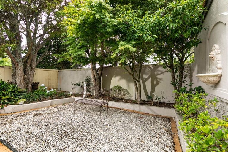 Photo of property in 2/2 Evan Street, Belmont, Auckland, 0622