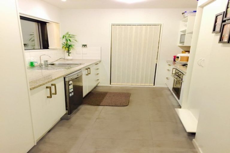 Photo of property in 19 Wantwood Grove, Churton Park, Wellington, 6037