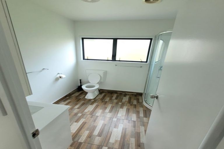 Photo of property in 1/100 Birkdale Road, Birkdale, Auckland, 0626