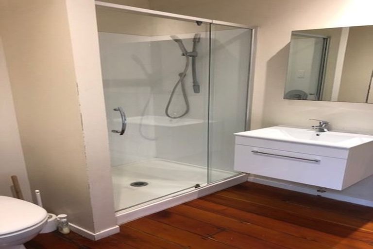 Photo of property in 31 Awaroa Road, Sunnyvale, Auckland, 0612