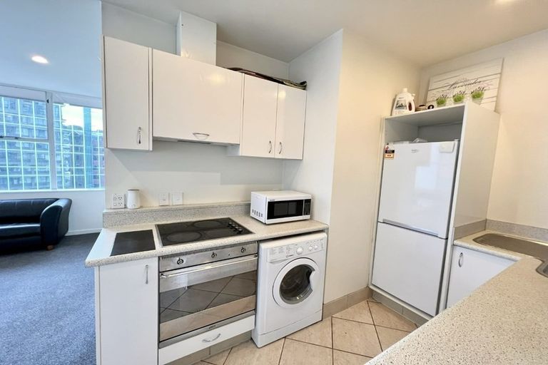 Photo of property in Terrace Tower Apartments, 10a/126 The Terrace, Wellington Central, Wellington, 6011