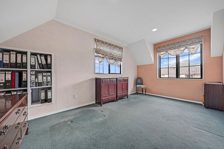 Photo of property in 5 Figtree Terrace, Goodwood Heights, Auckland, 2105