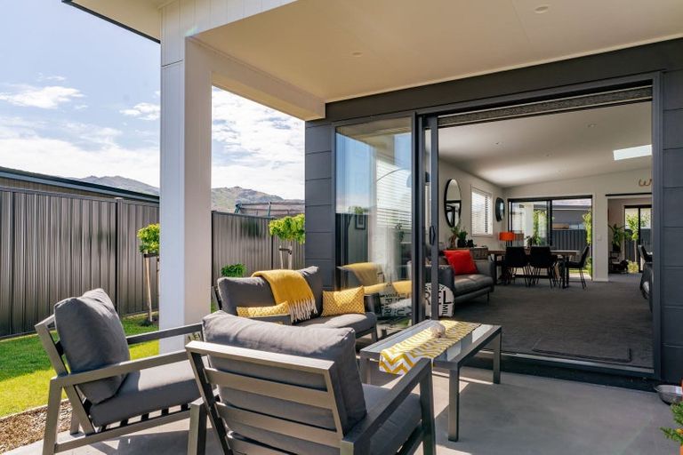 Photo of property in 1 Fraer Street, Cromwell, 9310