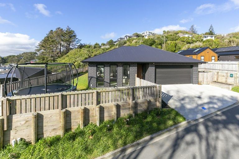 Photo of property in 17 Prestbury Grove, Churton Park, Wellington, 6037