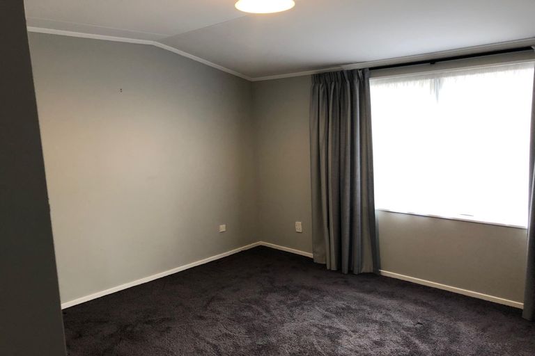 Photo of property in 37 Suzanne Grove, Kelvin Grove, Palmerston North, 4414