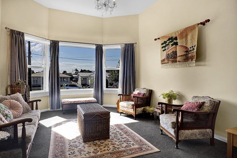 Photo of property in 3 Victoria Street, Hawera, 4610