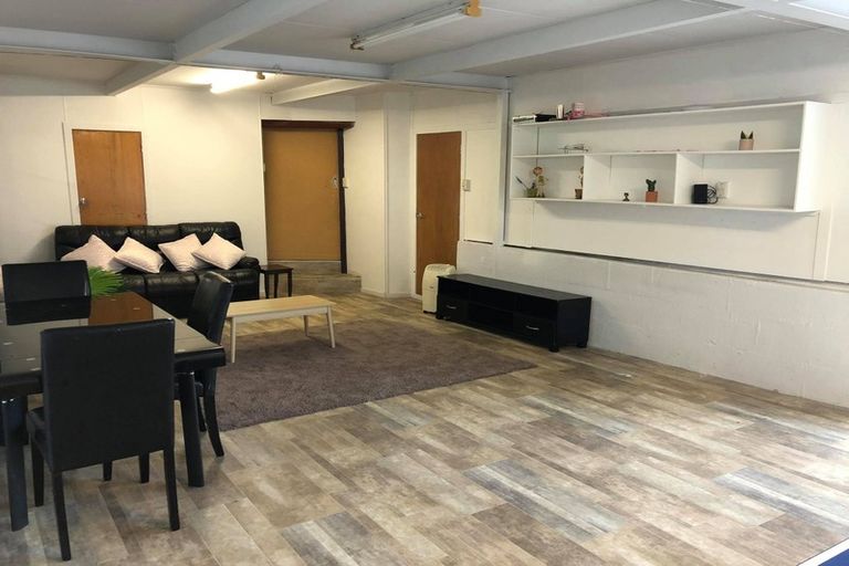 Photo of property in 18 Renwick Street, Papakura, 2110