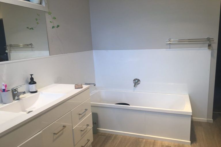 Photo of property in 1a Tirita Street, Kawaha Point, Rotorua, 3010