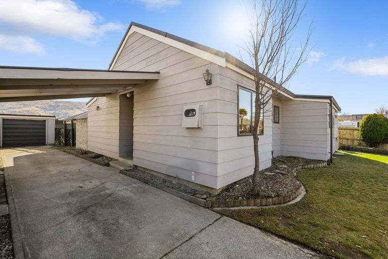 Photo of property in 10 Linrosa Place, Cromwell, 9310