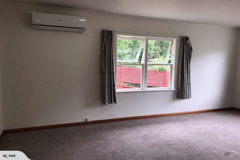 Photo of property in 2/16 Redwood Avenue, Tawa, Wellington, 5028