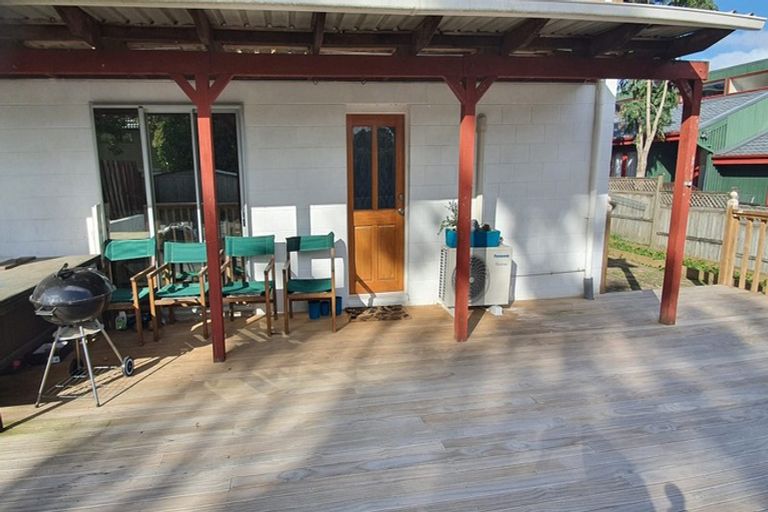 Photo of property in 16 Colin Wild Place, Glenfield, Auckland, 0629