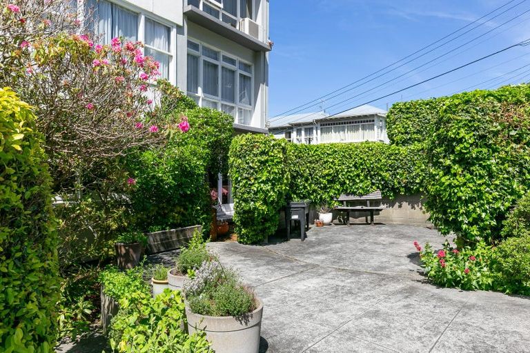 Photo of property in Newman Court Apartments, 2 Newman Terrace, Thorndon, Wellington, 6011