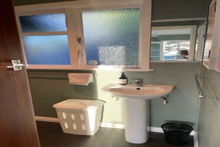 Photo of property in 52 Tutere Street, Waikanae Beach, Waikanae, 5036