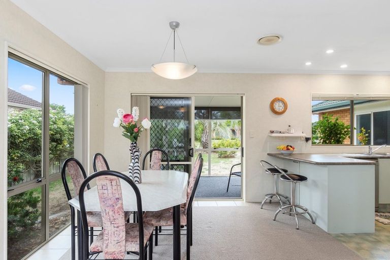 Photo of property in 32 Mcleod Place, Papamoa Beach, Papamoa, 3118