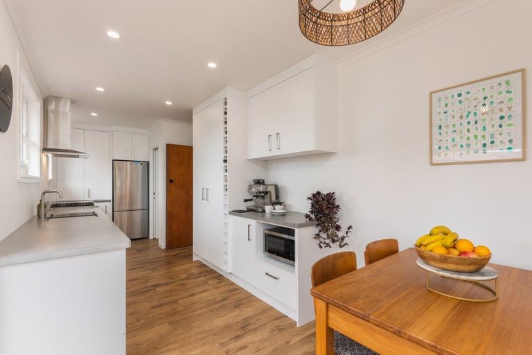 Photo of property in 24 Leicester Street, Terrace End, Palmerston North, 4410