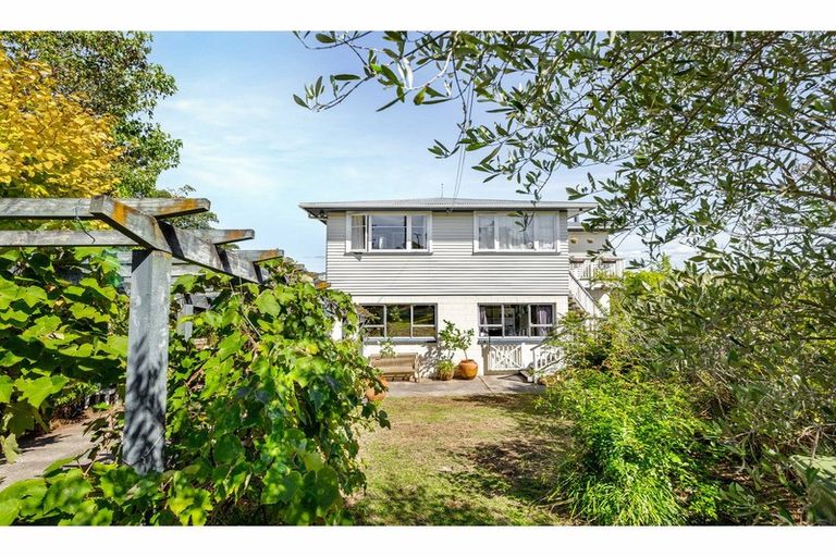 Photo of property in 7 Celsmere Lane, Te Atatu Peninsula, Auckland, 0610