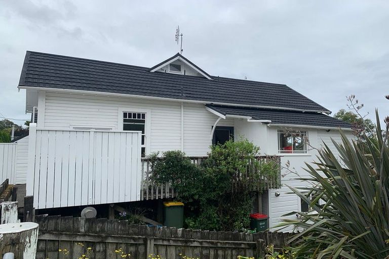 Photo of property in 5 Gilbert Street, New Plymouth, 4310