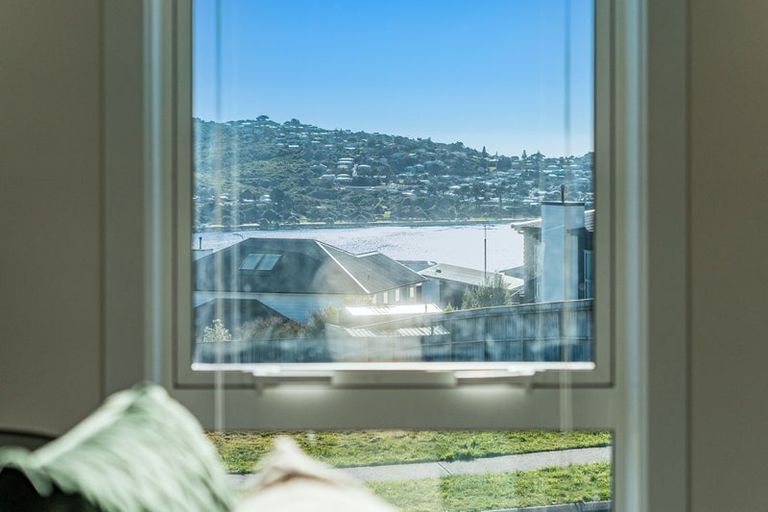 Photo of property in 115a Queen Charlotte Drive, Aotea, Porirua, 5024