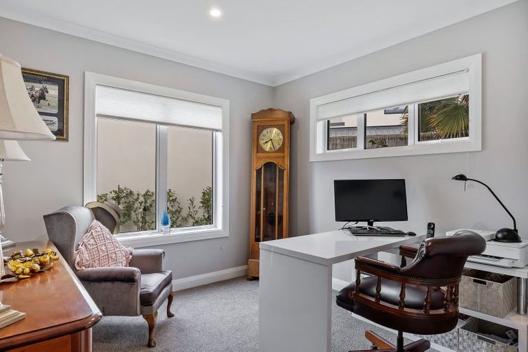 Photo of property in 8 Saint Columbans Grove, Boulcott, Lower Hutt, 5010