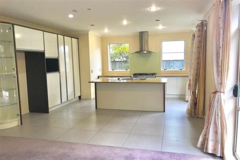 Photo of property in 20 Cherrywood Crescent, Northpark, Auckland, 2013