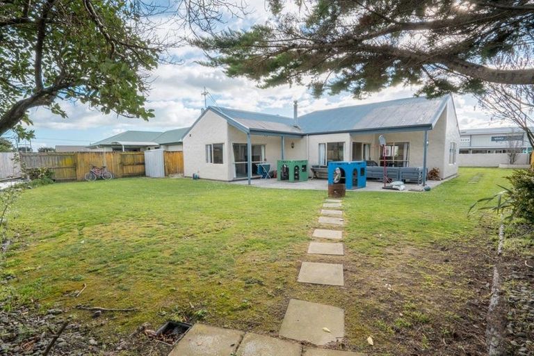 Photo of property in 10 Fernlea Avenue, Kelvin Grove, Palmerston North, 4414