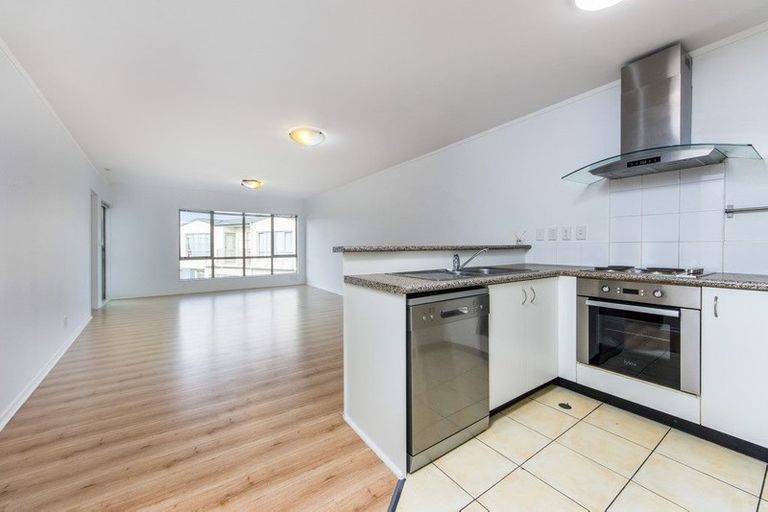 Photo of property in 32/120 Beach Haven Road, Beach Haven, Auckland, 0626