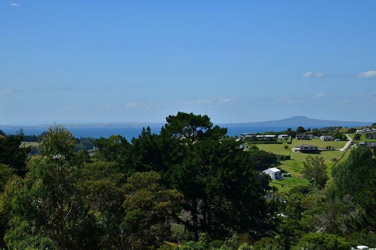 Photo of property in 1141 Whangaparaoa Road, Tindalls Beach, Whangaparaoa, 0930