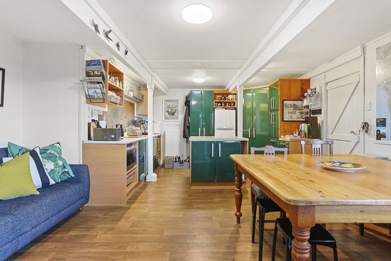 Photo of property in 27 Turanga Road, Henderson Valley, Auckland, 0612